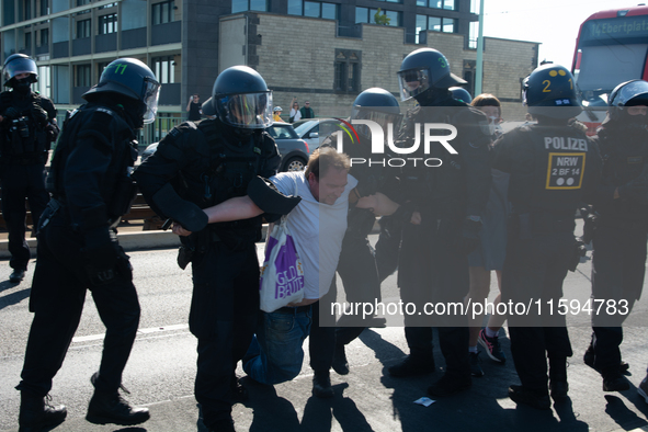 Police forcefully remove several counter-protesters who block the road for the ''Pro-Life March'' as thousands of people take part in the an...