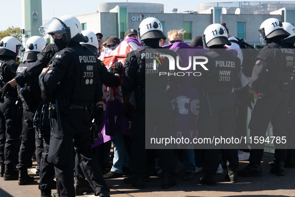 Police forcefully remove several counter-protesters who block the road for the ''Pro-Life March'' as thousands of people take part in the an...