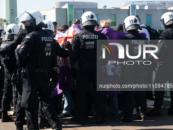 Police forcefully remove several counter-protesters who block the road for the ''Pro-Life March'' as thousands of people take part in the an...