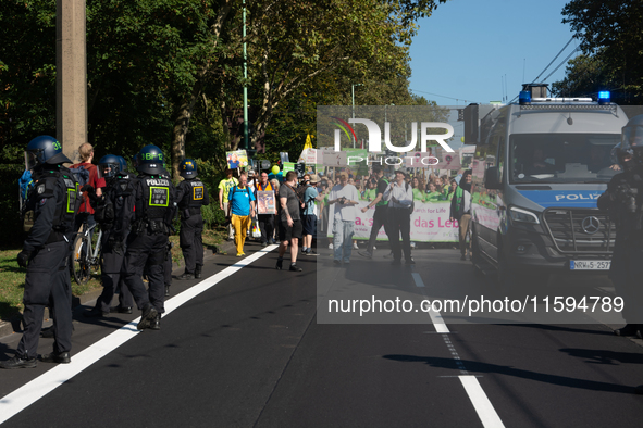 Police block the counter-protesters as thousands of people take part in the annual pro-life demonstration organized by pro-life organization...