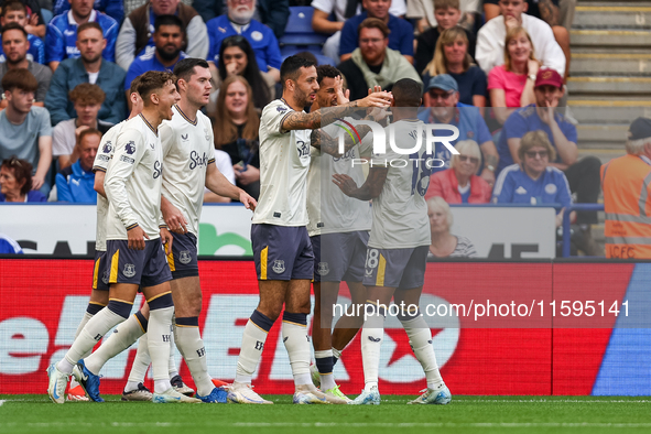 Everton celebrate the goal by #10, Ilman Ndiaye of Everton (hidden), during the Premier League match between Leicester City and Everton at t...