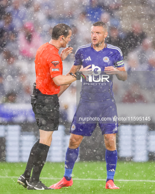 Referee Darren England speaks to #9, Jamie Vardy of Leicester City during the Premier League match between Leicester City and Everton at the...