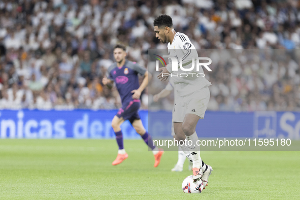 Jude Bellingham of Real Madrid is in action during the La Liga 2024/25 match between Real Madrid and Espanyol at Santiago Bernabeu Stadium i...