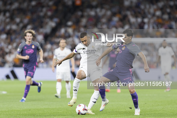 Kylian Mbappe of Real Madrid and Alvaro Tejero of Espanyol fight for the ball during the La Liga 2024/25 match between Real Madrid and Espan...