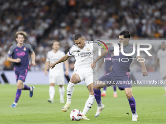 Kylian Mbappe of Real Madrid and Alvaro Tejero of Espanyol fight for the ball during the La Liga 2024/25 match between Real Madrid and Espan...