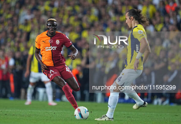 Victor Osimhen of Galatasaray  controls the ball during the Turkey Süper Ligue Round 5 between Fenerbahçe SK vs Galatasaray S.K., on Septemb...