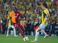 Victor Osimhen of Galatasaray  controls the ball during the Turkey Süper Ligue Round 5 between Fenerbahçe SK vs Galatasaray S.K., on Septemb...