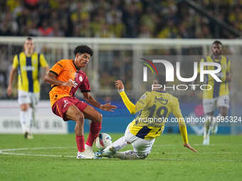 Gabriel Sara of Galatasaray and Youssef En-Nesyri of Fenerbahce battle for the ball during the Turkey Süper Ligue Round 5 between Fenerbahçe...