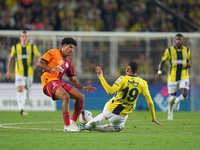 Gabriel Sara of Galatasaray and Youssef En-Nesyri of Fenerbahce battle for the ball during the Turkey Süper Ligue Round 5 between Fenerbahçe...