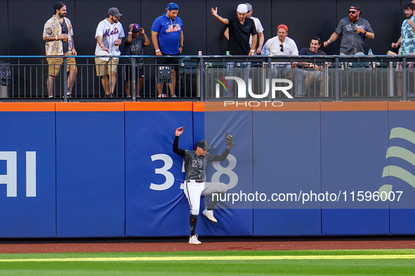 New York Mets left fielder Brandon Nimmo #9 makes a catch and crashes into the wall during the seventh inning of the baseball game against t...