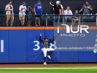 New York Mets left fielder Brandon Nimmo #9 makes a catch and crashes into the wall during the seventh inning of the baseball game against t...