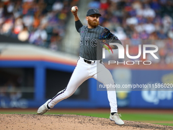 New York Mets relief pitcher Reed Garrett #75 throws during the eighth inning of the baseball game against the Philadelphia Phillies at Citi...