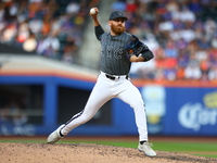 New York Mets relief pitcher Reed Garrett #75 throws during the eighth inning of the baseball game against the Philadelphia Phillies at Citi...