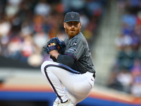 New York Mets relief pitcher Reed Garrett #75 throws during the eighth inning of the baseball game against the Philadelphia Phillies at Citi...