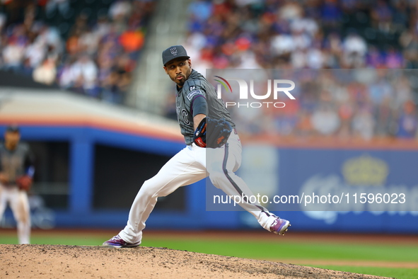 New York Mets relief pitcher Edwin Diaz #39 throws during the eighth inning of the baseball game against the Philadelphia Phillies at Citi F...