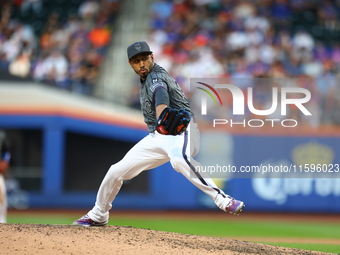 New York Mets relief pitcher Edwin Diaz #39 throws during the eighth inning of the baseball game against the Philadelphia Phillies at Citi F...