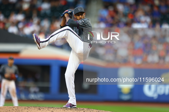 New York Mets relief pitcher Edwin Diaz #39 throws during the eighth inning of the baseball game against the Philadelphia Phillies at Citi F...