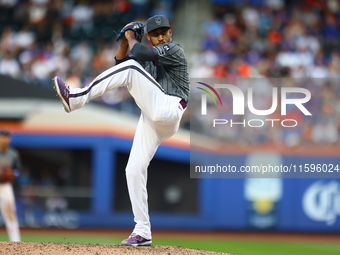 New York Mets relief pitcher Edwin Diaz #39 throws during the eighth inning of the baseball game against the Philadelphia Phillies at Citi F...