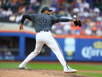 New York Mets starting pitcher Sean Manaea #59 throws during the seventh inning of the baseball game against the Philadelphia Phillies at Ci...