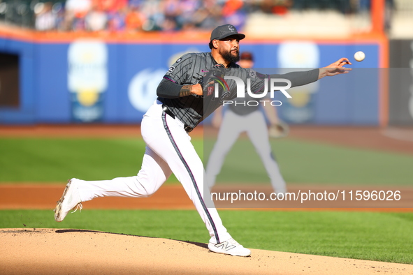 New York Mets starting pitcher Sean Manaea #59 throws during the first inning of the baseball game against the Philadelphia Phillies at Citi...