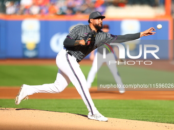 New York Mets starting pitcher Sean Manaea #59 throws during the first inning of the baseball game against the Philadelphia Phillies at Citi...