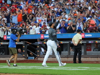 New York Mets starting pitcher Sean Manaea #59 leaves the game during the eighth inning of the baseball game against the Philadelphia Philli...