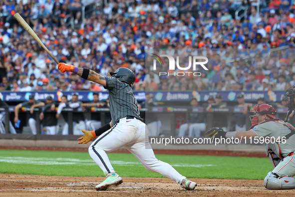 Francisco Alvarez #4 of the New York Mets doubles to drive in two runs during the seventh inning of the baseball game against the Philadelph...