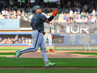 Francisco Alvarez #4 of the New York Mets homers during the second inning of the baseball game against the Philadelphia Phillies at Citi Fie...