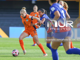 Taylor Suarez of the United States and Kealyn Manou Sigrid Thomas of the Netherlands fight for the ball during the FIFA U-20 Women's World C...