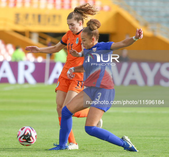 Savannah King of the United States and Diana Apollonia Remmers of the Netherlands fight for the ball during the FIFA U-20 Women's World Cup...