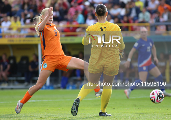 Teagan Wy of the United States and Bo van Egmond of the Netherlands fight for the ball during the FIFA U-20 Women's World Cup Colombia 2024...