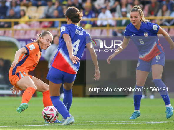 Jordyn Bugg of the United States and Fleur Jansje Margaretha Stoit of the Netherlands fight for the ball during the FIFA U-20 Women's World...