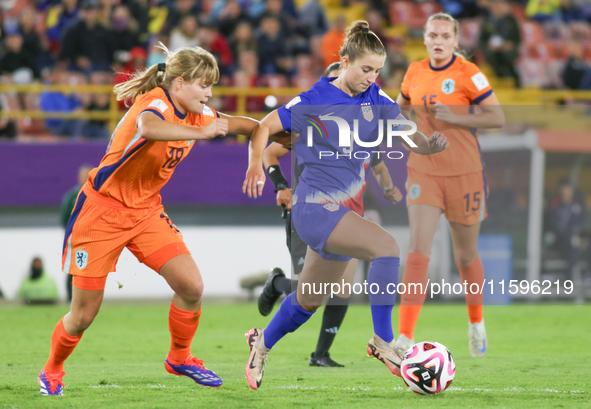 Ally Sentnor of the United States and Nayomi Buikema of the Netherlands fight for the ball during the FIFA U-20 Women's World Cup third-plac...