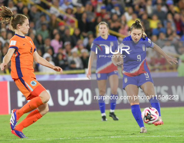 Ally Sentnor of the United States controls the ball during the FIFA U-20 Women's World Cup Colombia 2024 third-place match between the Nethe...