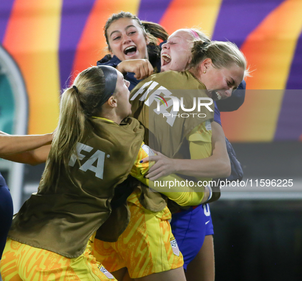 Players of the United States celebrate victory during the FIFA U-20 Women's World Cup Colombia 2024 third-place match between the Netherland...