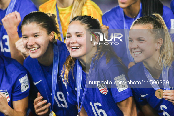 Pietra Tordin and Riley Jackson of the United States celebrate victory during the FIFA U-20 Women's World Cup Colombia 2024 third-place matc...