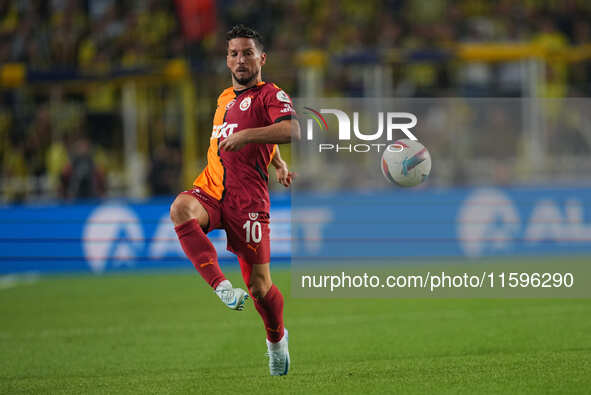 Dries Mertens of Galatasaray  looks on during the Turkey Süper Ligue Round 5 between Fenerbahçe SK vs Galatasaray S.K., on September 21, 202...