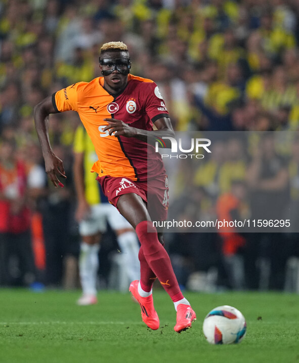 Victor Osimhen of Galatasaray  controls the ball during the Turkey Süper Ligue Round 5 between Fenerbahçe SK vs Galatasaray S.K., on Septemb...