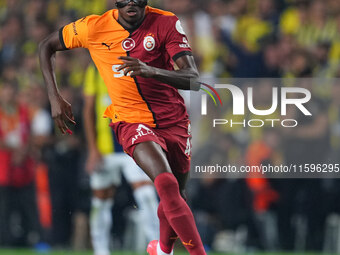 Victor Osimhen of Galatasaray  controls the ball during the Turkey Süper Ligue Round 5 between Fenerbahçe SK vs Galatasaray S.K., on Septemb...