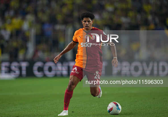 Gabriel Sara of Galatasaray  controls the ball during the Turkey Süper Ligue Round 5 between Fenerbahçe SK vs Galatasaray S.K., on September...