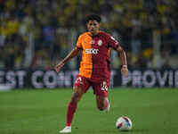 Gabriel Sara of Galatasaray  controls the ball during the Turkey Süper Ligue Round 5 between Fenerbahçe SK vs Galatasaray S.K., on September...