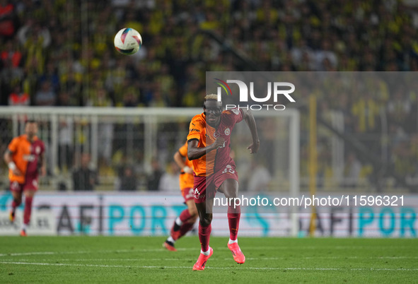 Victor Osimhen of Galatasaray  controls the ball during the Turkey Süper Ligue Round 5 between Fenerbahçe SK vs Galatasaray S.K., on Septemb...