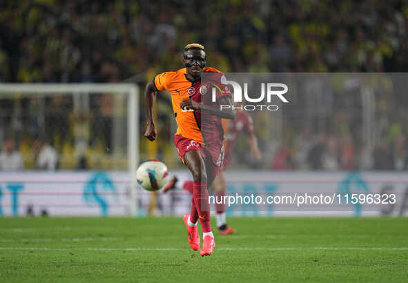 Victor Osimhen of Galatasaray  controls the ball during the Turkey Süper Ligue Round 5 between Fenerbahçe SK vs Galatasaray S.K., on Septemb...