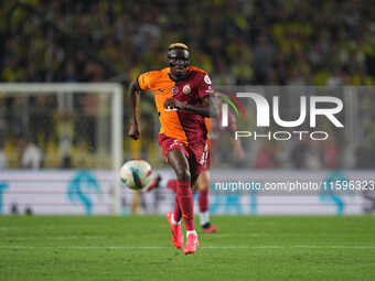 Victor Osimhen of Galatasaray  controls the ball during the Turkey Süper Ligue Round 5 between Fenerbahçe SK vs Galatasaray S.K., on Septemb...