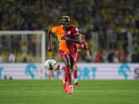 Victor Osimhen of Galatasaray  controls the ball during the Turkey Süper Ligue Round 5 between Fenerbahçe SK vs Galatasaray S.K., on Septemb...