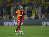 Lucas Torreira of Galatasaray  controls the ball during the Turkey Süper Ligue Round 5 between Fenerbahçe SK vs Galatasaray S.K., on Septemb...