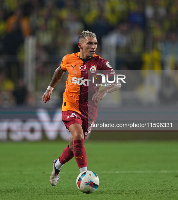 Lucas Torreira of Galatasaray  controls the ball during the Turkey Süper Ligue Round 5 between Fenerbahçe SK vs Galatasaray S.K., on Septemb...