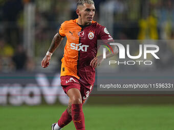 Lucas Torreira of Galatasaray  controls the ball during the Turkey Süper Ligue Round 5 between Fenerbahçe SK vs Galatasaray S.K., on Septemb...