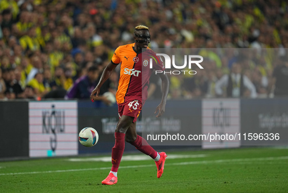 Victor Osimhen of Galatasaray  controls the ball during the Turkey Süper Ligue Round 5 between Fenerbahçe SK vs Galatasaray S.K., on Septemb...