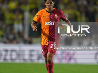 Gabriel Sara of Galatasaray  controls the ball during the Turkey Süper Ligue Round 5 between Fenerbahçe SK vs Galatasaray S.K., on September...